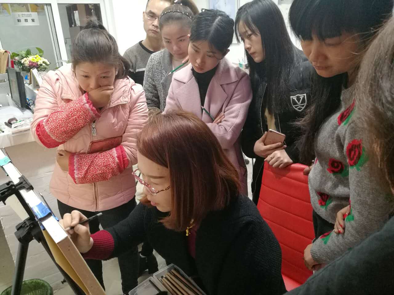 郑州火车站_郑州化妆师月收入