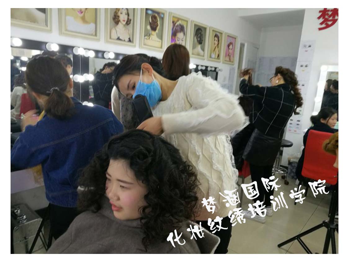 郑州火车站_郑州化妆师月收入(2)